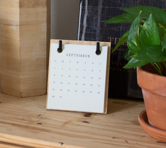 What to do after your get engaged? Pick a date. Image of a calendar.